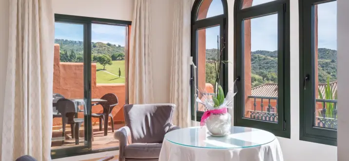 Sale of ground floor apartment in Elviria 2