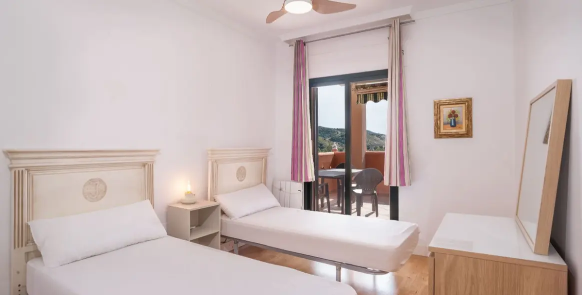 Sale of ground floor apartment in Elviria 7