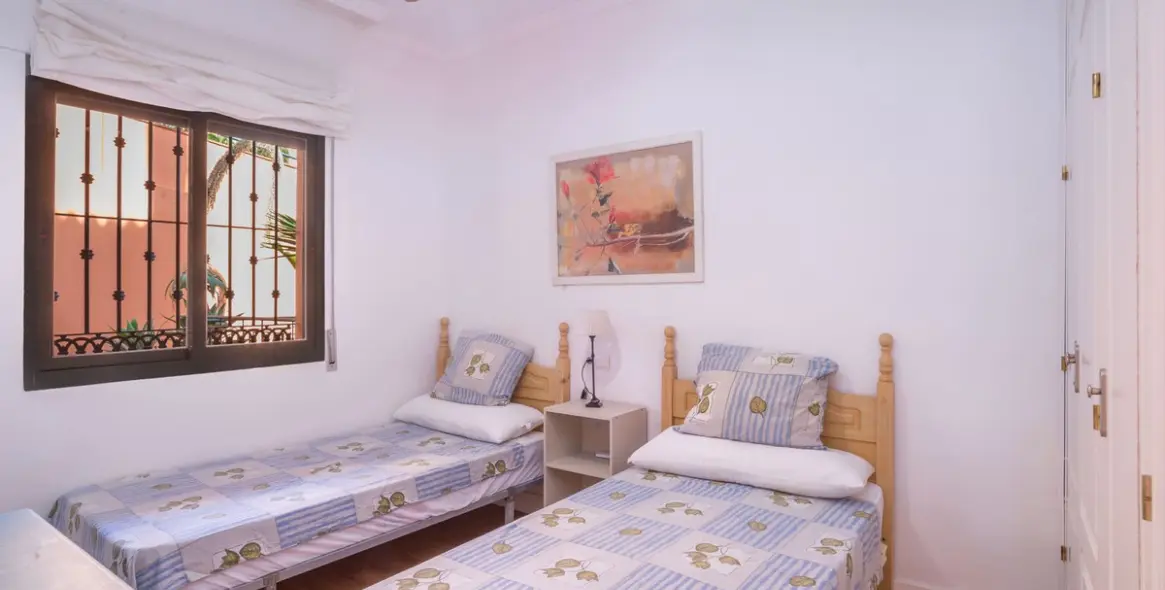 Sale of ground floor apartment in Elviria 9