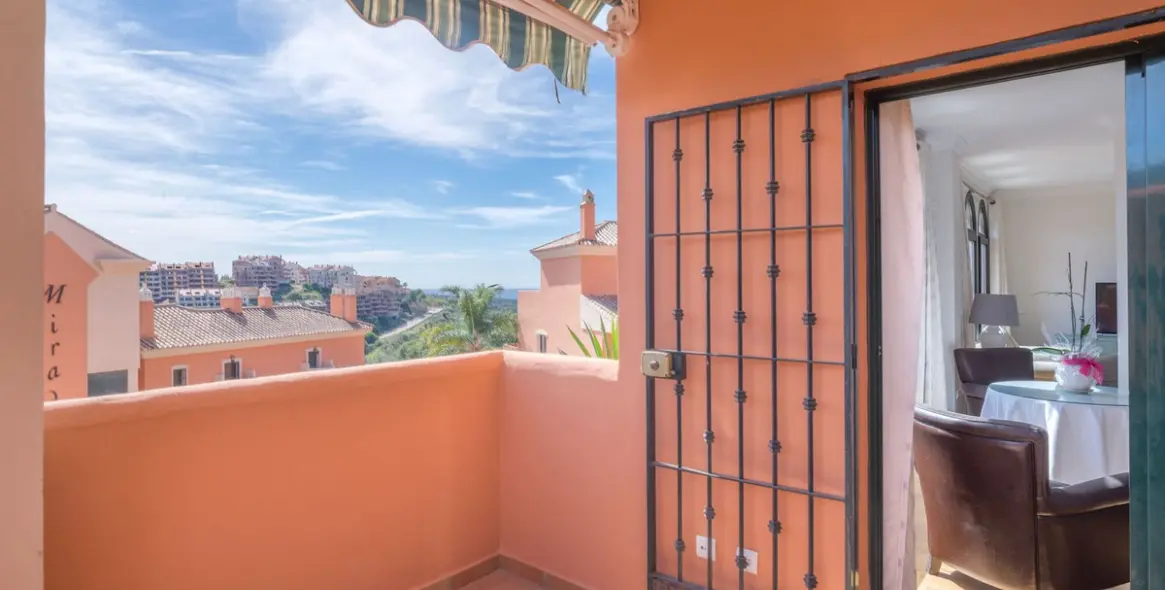 Sale of ground floor apartment in Elviria 16