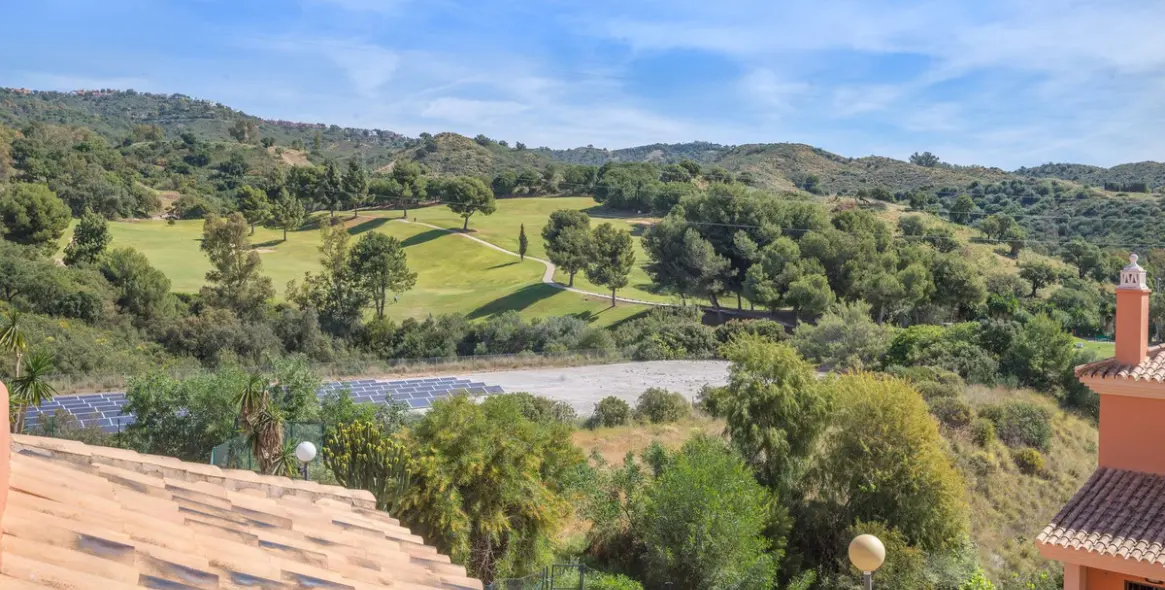 Sale of ground floor apartment in Elviria 17