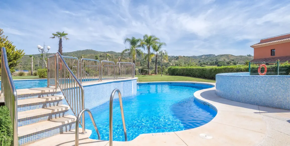 Sale of ground floor apartment in Elviria 20