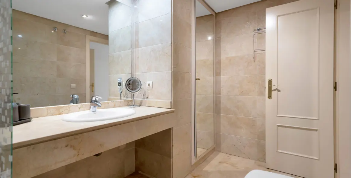 Sale of ground floor apartment in Nagüeles 5