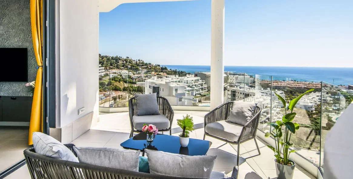 Sale of middle floor apartment in Fuengirola 1