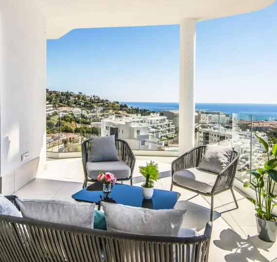 Sale of middle floor apartment in Fuengirola