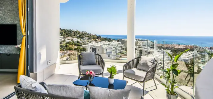 Sale of middle floor apartment in Fuengirola 0