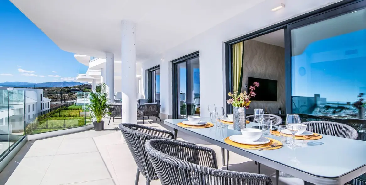 Sale of middle floor apartment in Fuengirola 2