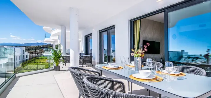 Sale of middle floor apartment in Fuengirola 1