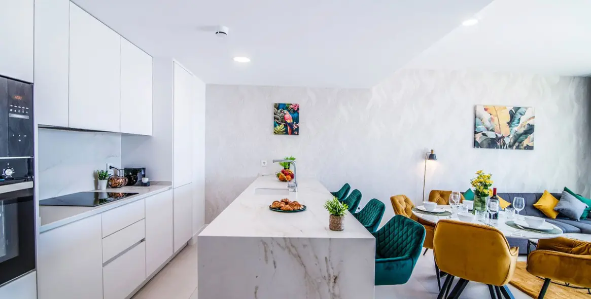 Sale of middle floor apartment in Fuengirola 3