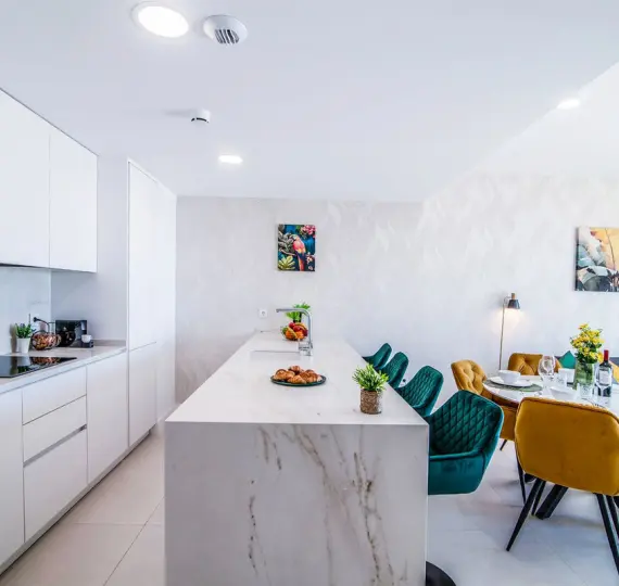 Sale of middle floor apartment in Fuengirola