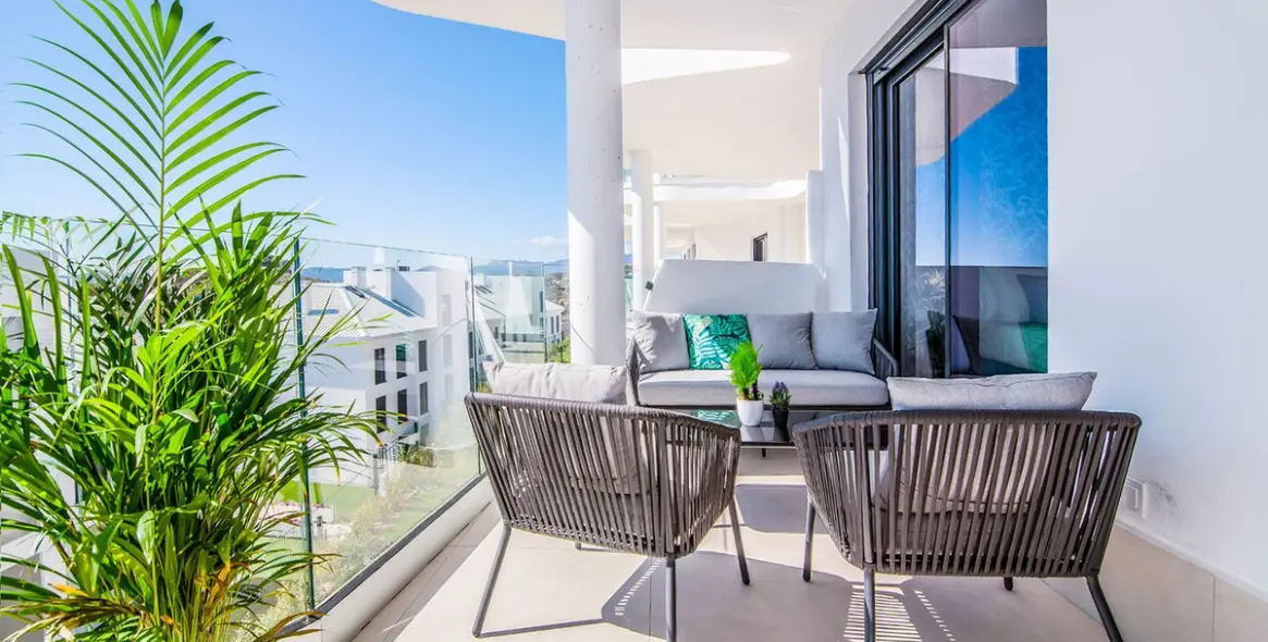 Sale of middle floor apartment in Fuengirola 11