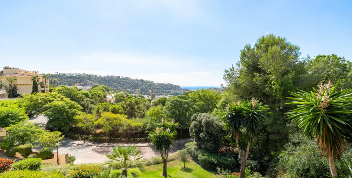 Продажа апартаментов на среднем этаже в Los Arqueros 1