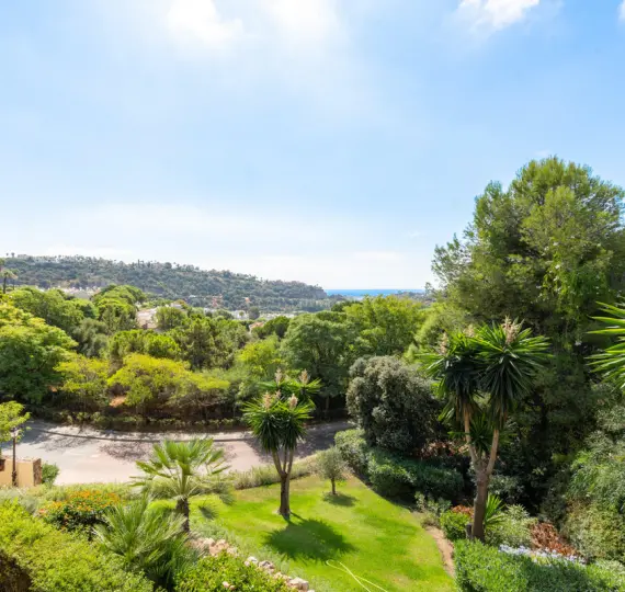 Продажа апартаментов на среднем этаже в Los Arqueros