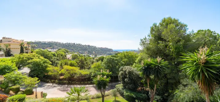 Продажа апартаментов на среднем этаже в Los Arqueros 0