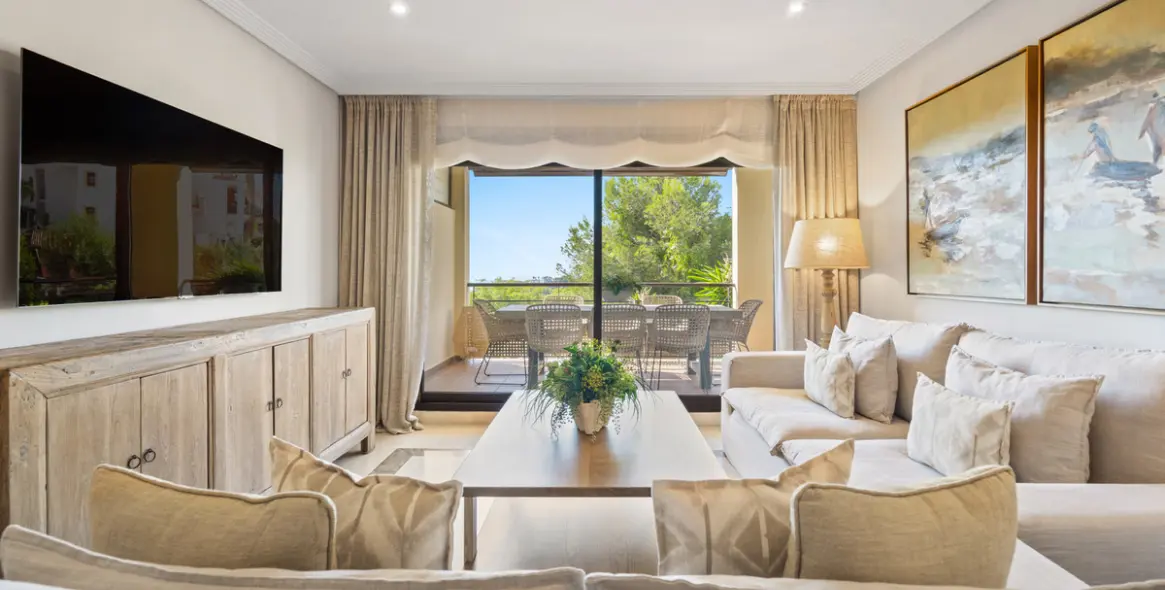 Продажа апартаментов на среднем этаже в Los Arqueros 2