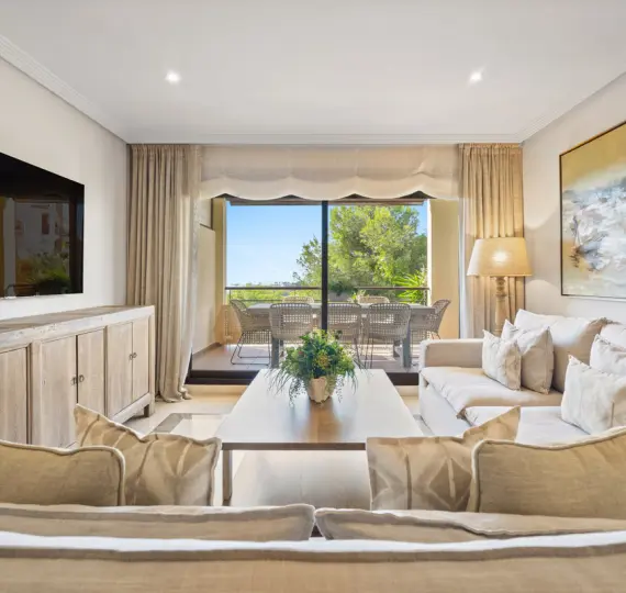 Продажа апартаментов на среднем этаже в Los Arqueros