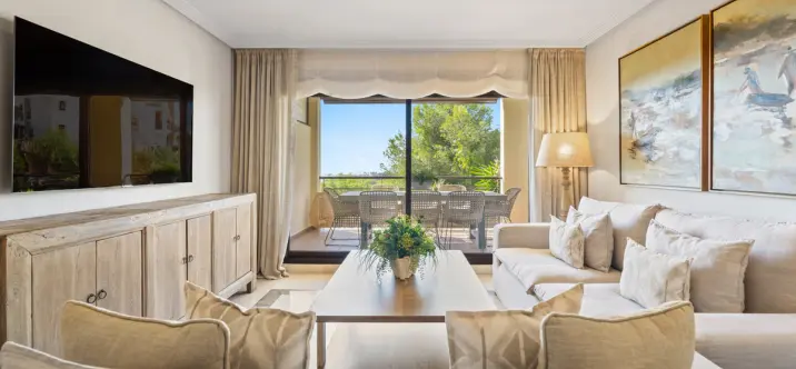 Продажа апартаментов на среднем этаже в Los Arqueros 1