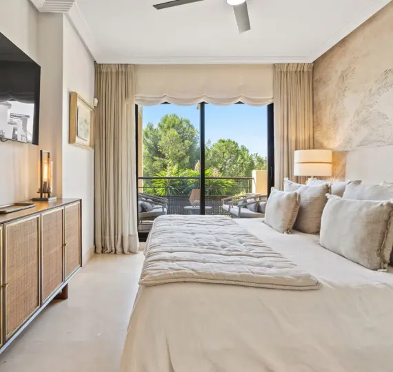 Продажа апартаментов на среднем этаже в Los Arqueros