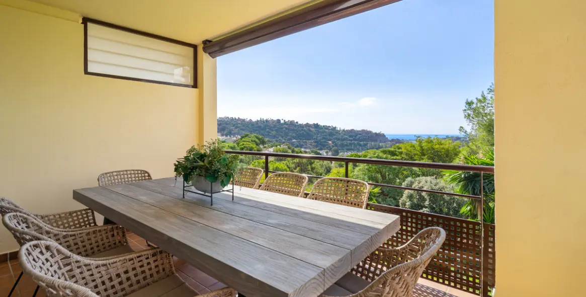 Продажа апартаментов на среднем этаже в Los Arqueros 4