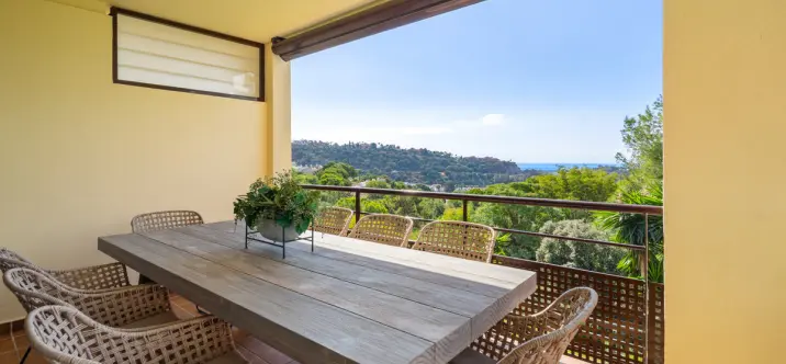 Продажа апартаментов на среднем этаже в Los Arqueros 3