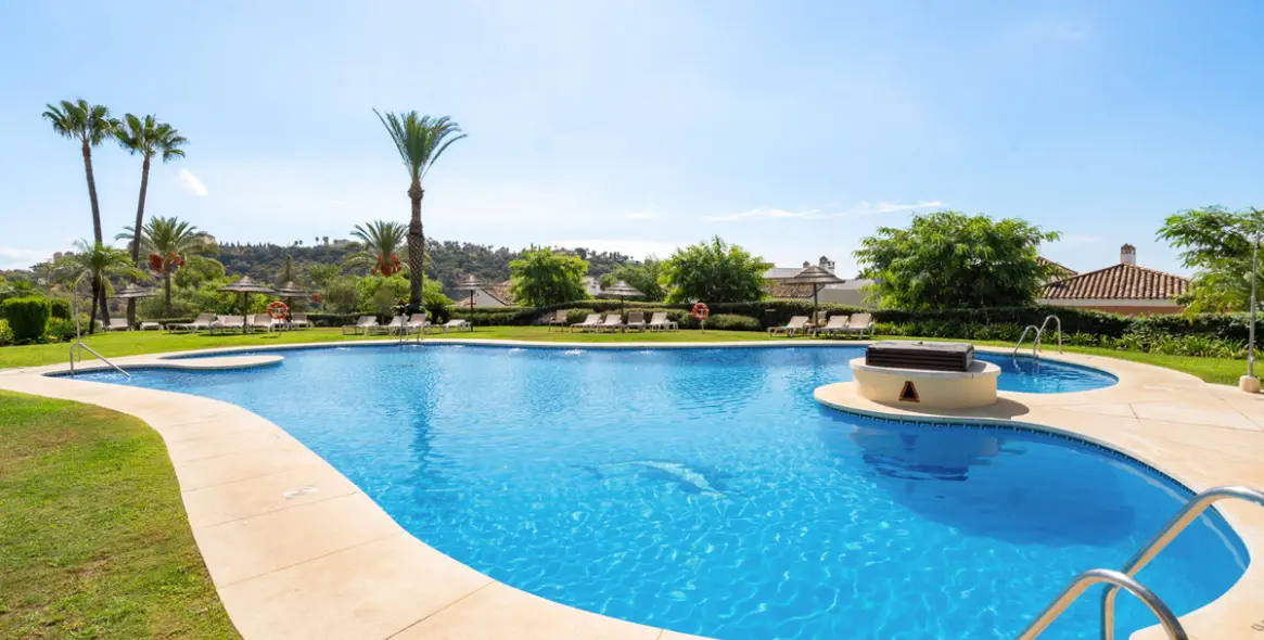 Продажа апартаментов на среднем этаже в Los Arqueros 5