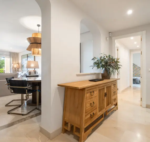 Продажа апартаментов на среднем этаже в Los Arqueros