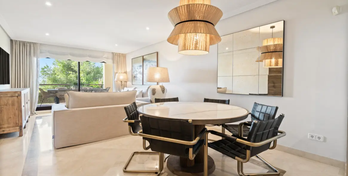 Продажа апартаментов на среднем этаже в Los Arqueros 8