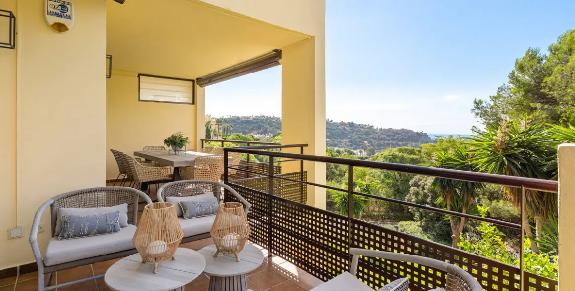 Продажа апартаментов на среднем этаже в Los Arqueros 12