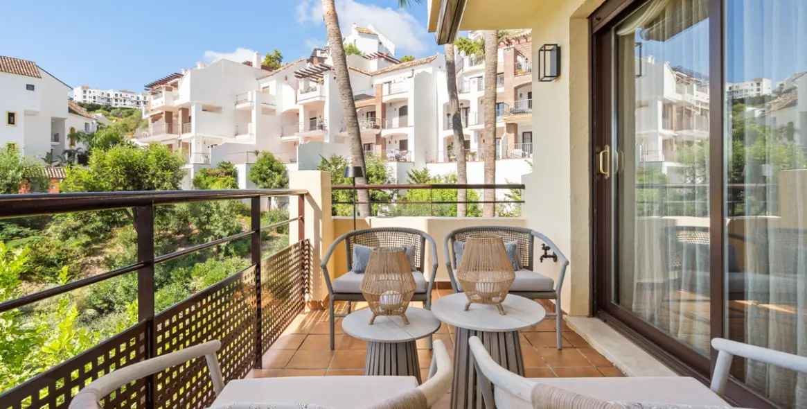 Продажа апартаментов на среднем этаже в Los Arqueros 13