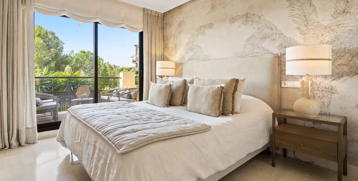 Продажа апартаментов на среднем этаже в Los Arqueros 14