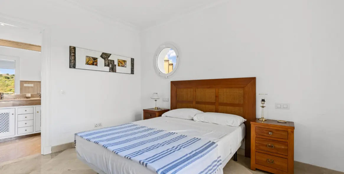 Sale of penthouse in Casares Playa 6