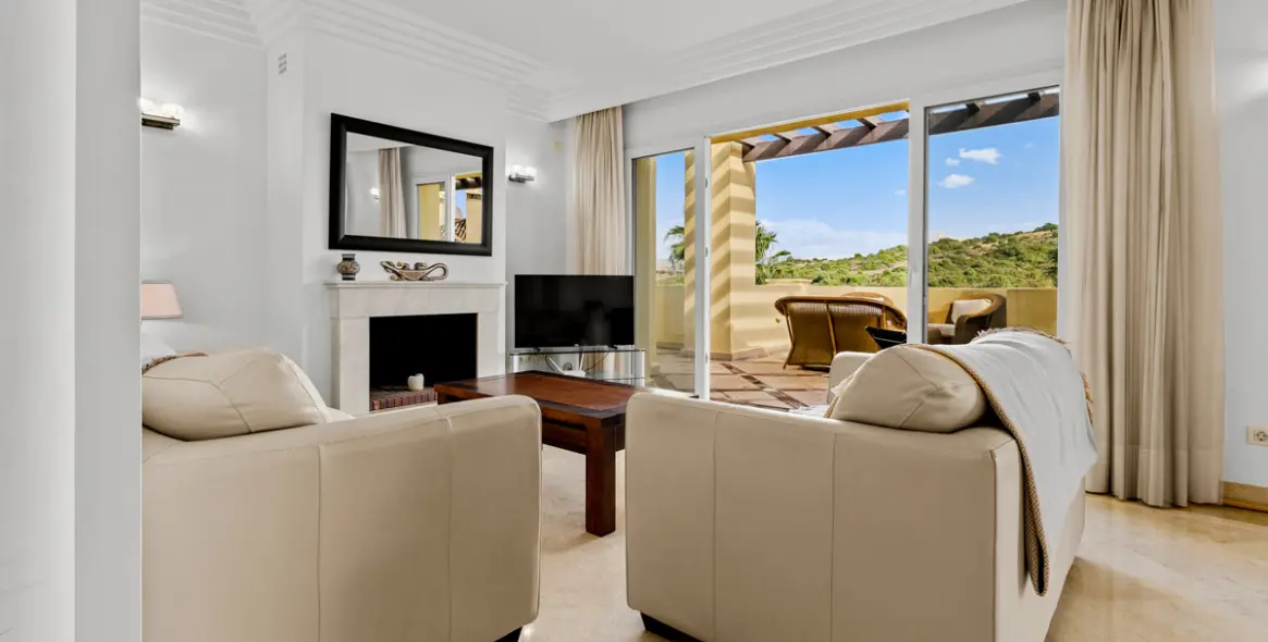 Sale of penthouse in Casares Playa 9