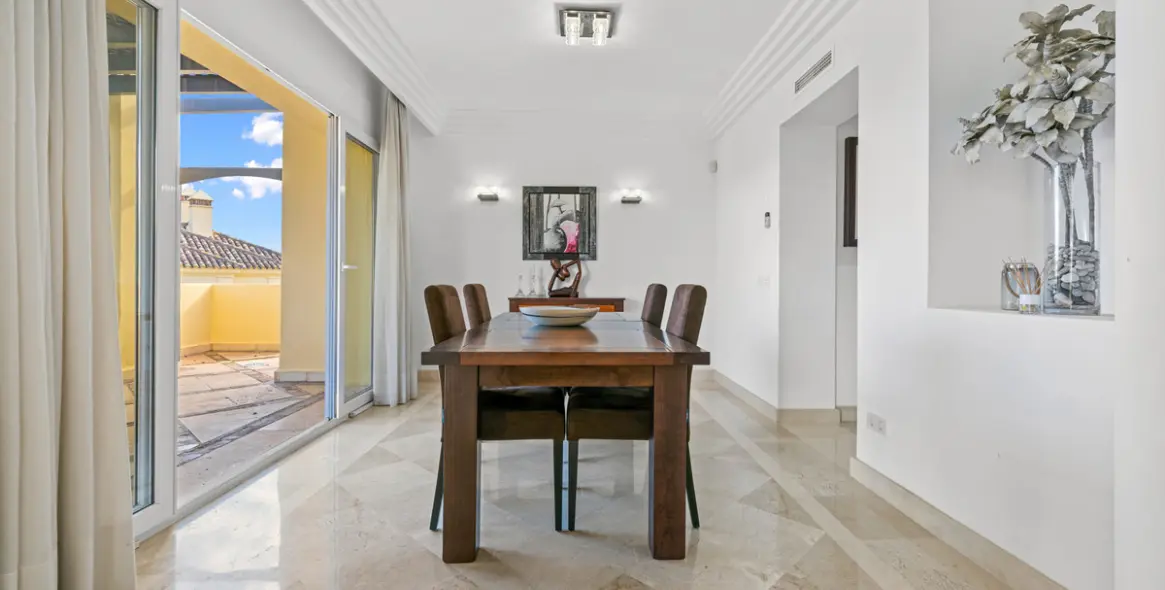 Sale of penthouse in Casares Playa 12