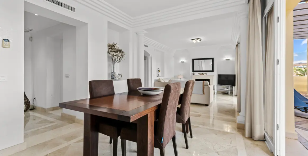 Sale of penthouse in Casares Playa 13