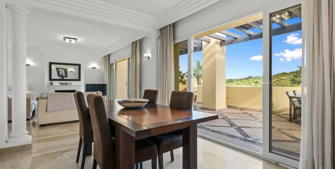 Sale of penthouse in Casares Playa 14