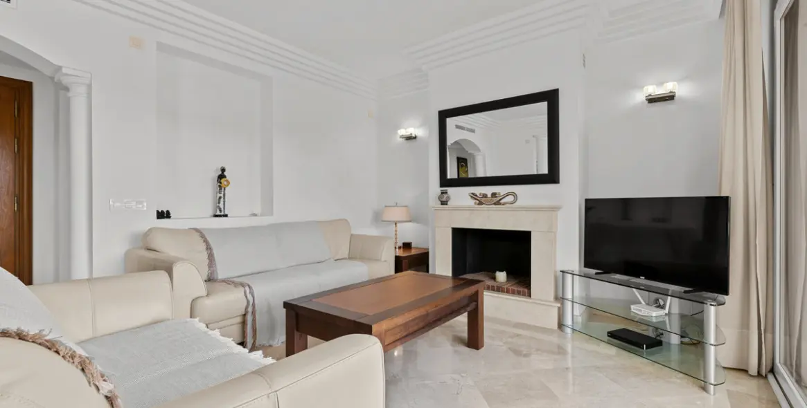 Sale of penthouse in Casares Playa 15