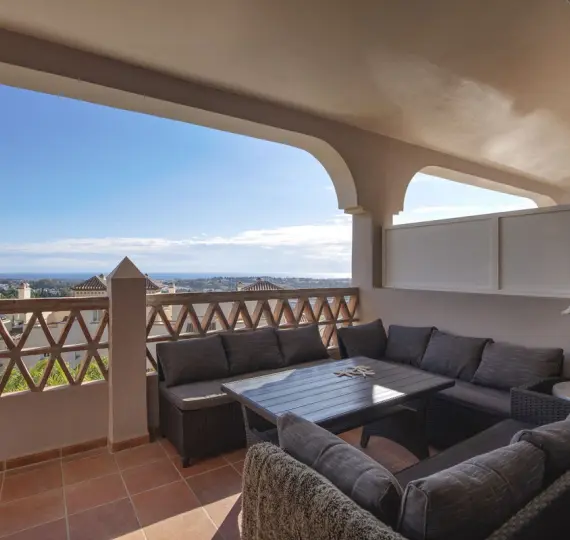 Продажа апартаментов на среднем этаже в Los Almendros