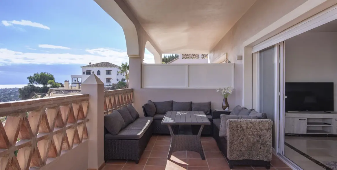 Sale of middle floor apartment in Los Almendros 3