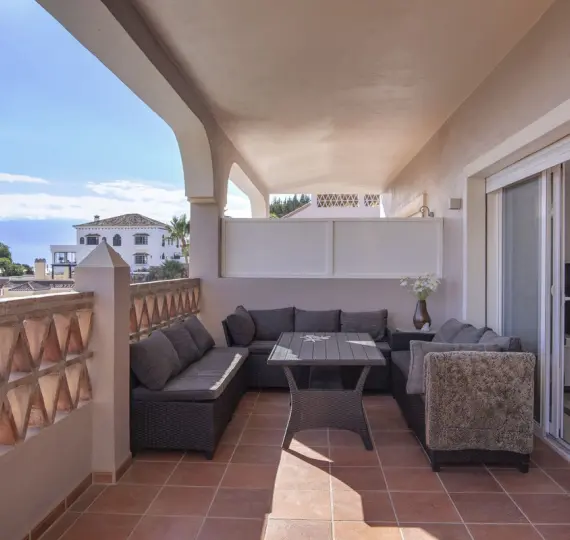 Продажа апартаментов на среднем этаже в Los Almendros