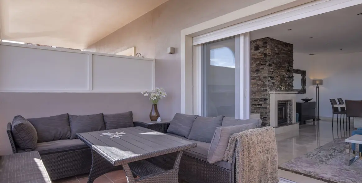 Sale of middle floor apartment in Los Almendros 4