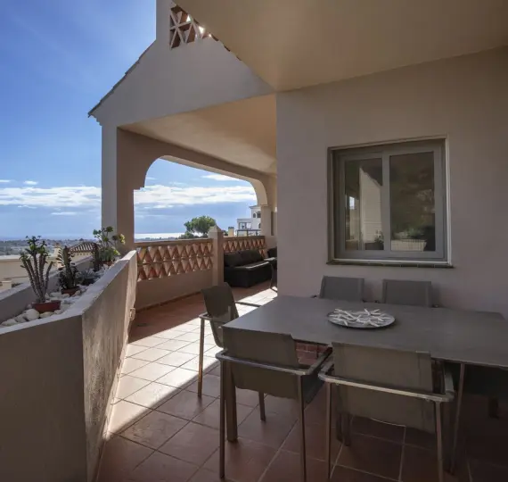 Продажа апартаментов на среднем этаже в Los Almendros