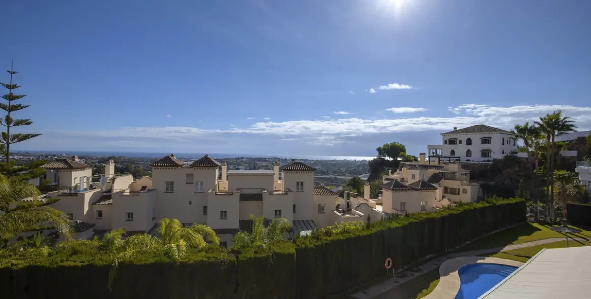 Sale of middle floor apartment in Los Almendros 6