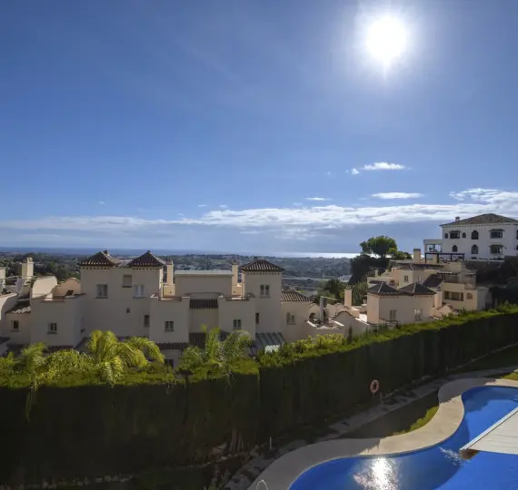 Продажа апартаментов на среднем этаже в Los Almendros