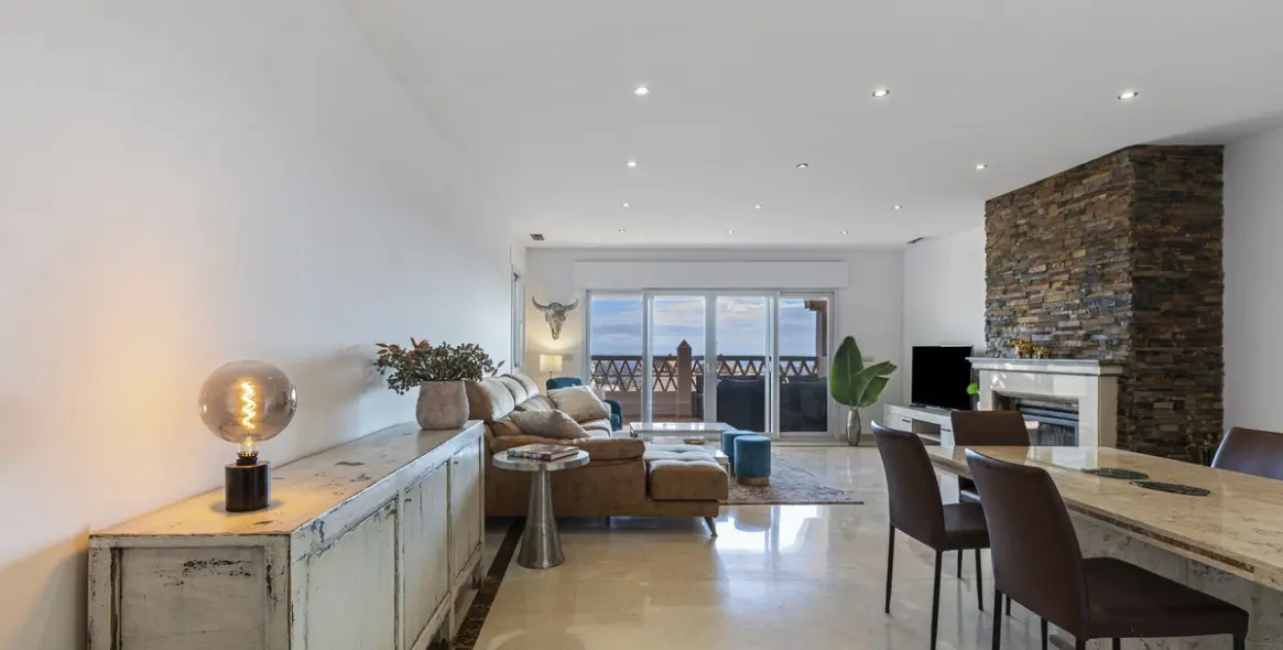 Sale of middle floor apartment in Los Almendros 8