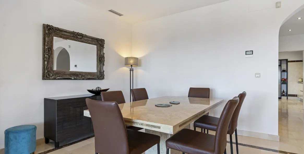 Sale of middle floor apartment in Los Almendros 10