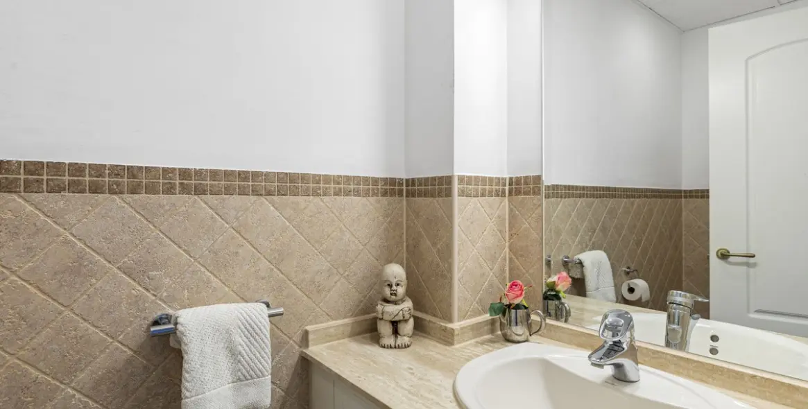 Sale of middle floor apartment in Los Almendros 15