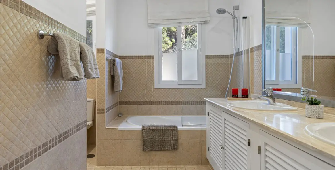 Продажа апартаментов на среднем этаже в Los Almendros 30