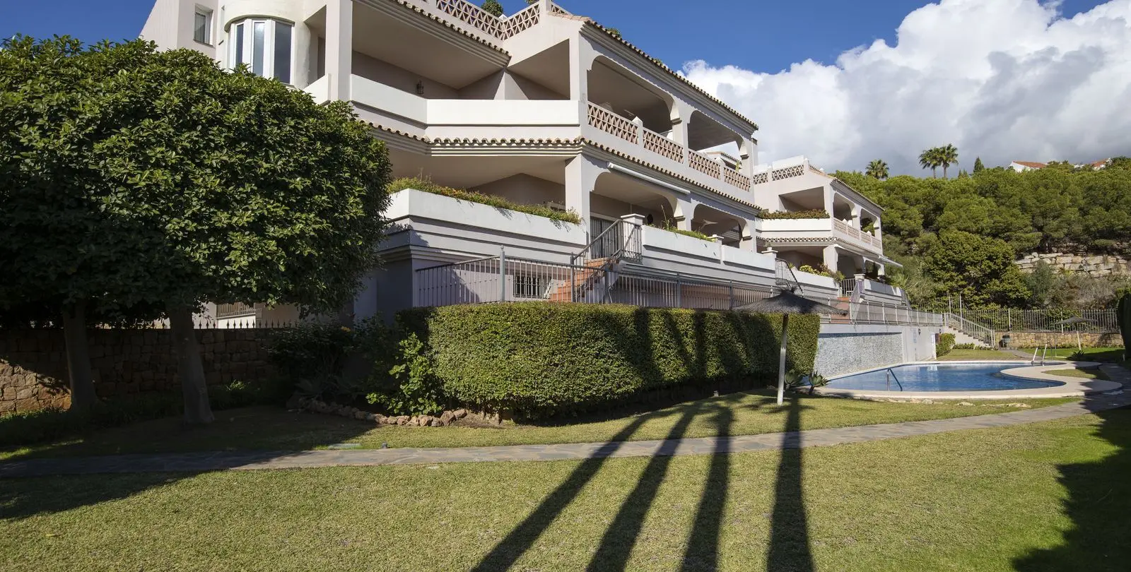 Продажа апартаментов на среднем этаже в Los Almendros 2