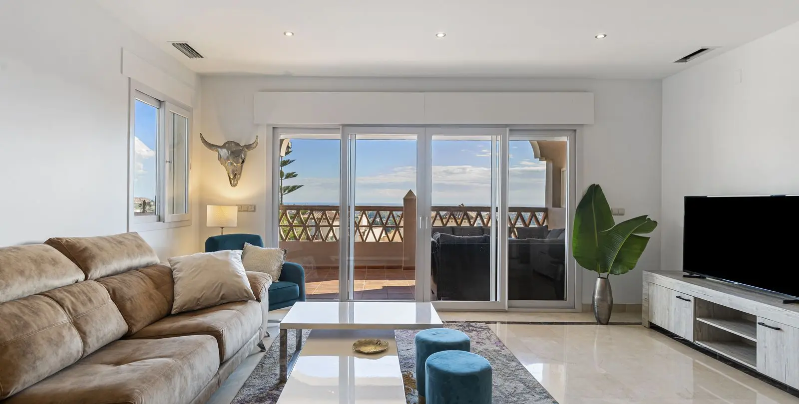Продажа апартаментов на среднем этаже в Los Almendros 3