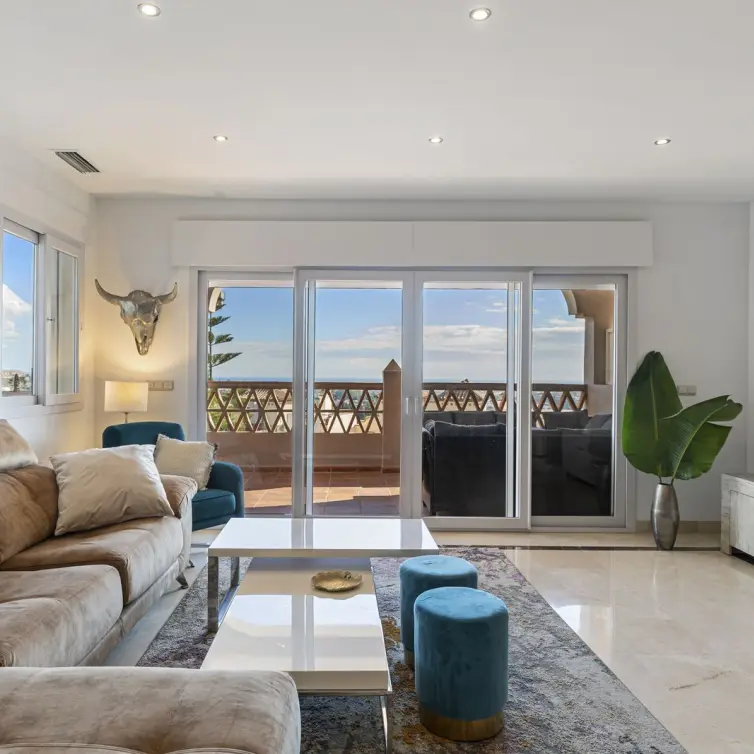Venta de apartamento en planta media en Los Almendros